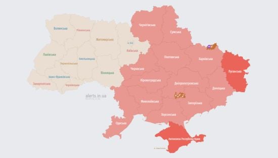 Половину України охопила повітряна тривога: які області "червоні"