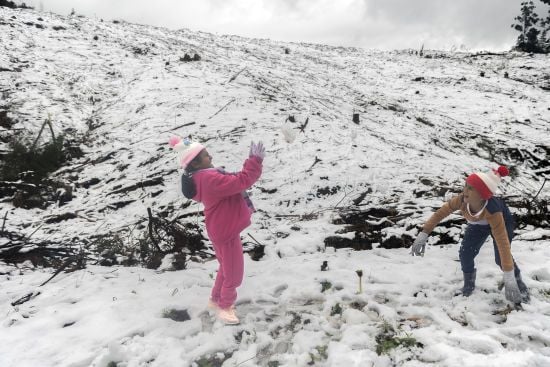 Південь Африки завалило снігом: кучугури до 2 метрів (фото)