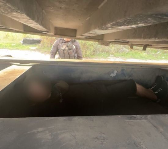 Уродженця Курщини знайшли у сховку вантажівки, яка рухалася до кордону з Молдовою: відео