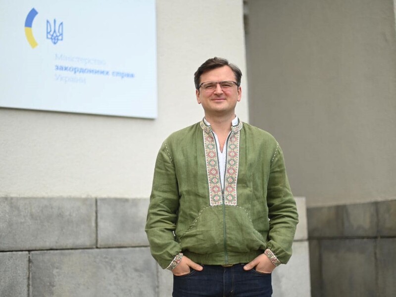 "Нарешті з'явився час". У мережі показали, як Кулеба з дівчиною відпочивав у ресторані під Львовом