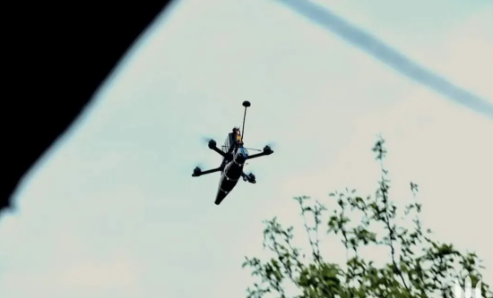 Казковий “розумник”: окупант вирішив розстріляти український дрон (відео)