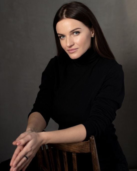 Відома українська ведуча зменшила груди і показала фото до та після операції