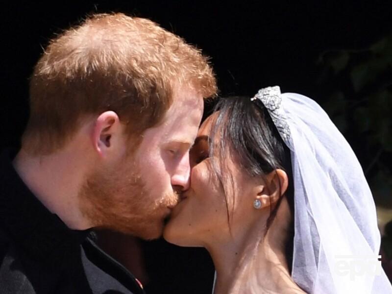 Єлизавета II хотіла допомогти Меган Маркл влитися в сім'ю, але її відповідь із чотирьох слів "приголомшила королеву"