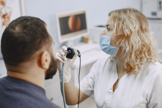 Чоловік був шокований знахідкою у своїй трахеї: тхнуло з рота протягом трьох днів