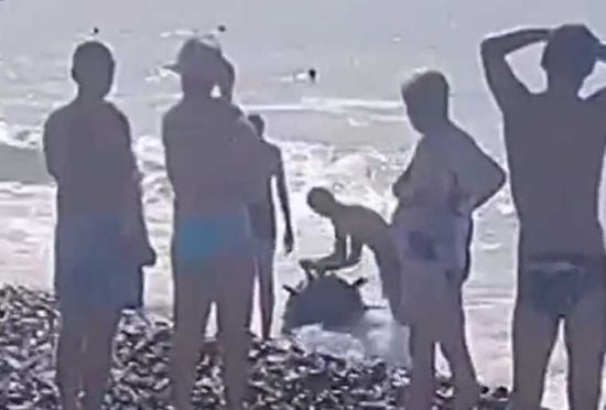 В Сочі в окупованому Криму відпочивальники дістали з моря протикорабельну міну