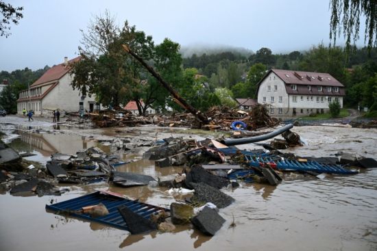 Відоме польське місто пішло під воду: з'явилися страшні кадри наслідків масштабної повені (фото)