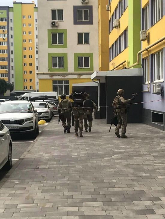 У Києві сталася стрілянина: у Мережі пишуть про штурм, що каже поліція (фото, відео)