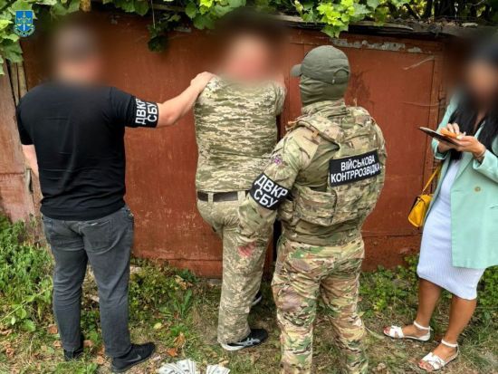 На Тернопільщині працівник ТЦК торгував "гуманітарними" автівками: що кажуть у військкоматі (фото) На Тернопільщині працівник ТЦК торгував "гуманітарними" автівками: що кажуть у військкоматі (фото)
