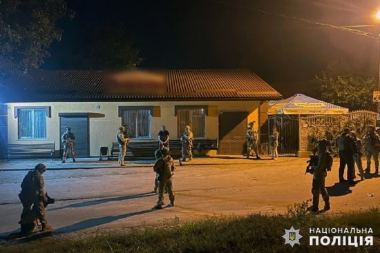 Інцидент на Хмельниччині: чоловік розстріляв з автомата поліцейського і цивільного