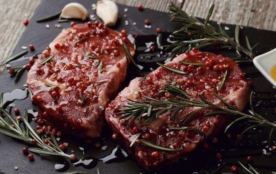 Як зробити жорстке м’ясо м’яким та ніжним: навіть найтвердіше танутиме в роті