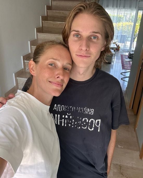 Катерина Осадча показала старшого сина-красеня на свіжому фото та як спілкується з ним на відстані