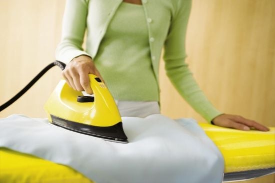 Які речі категорично не можна прасувати: топ тканин, для яких праска - ворог