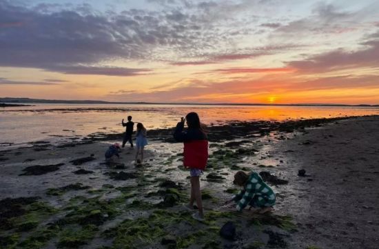 Сім'я переїхала на острів із 200 мешканцями: як вона живе (фото)