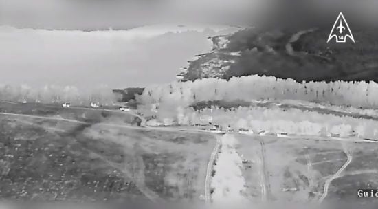 "Вчи вчи, самі двійки": ЗСУ нагадали ворогові, чому колони не можна зупиняти на півдорозі (відео)