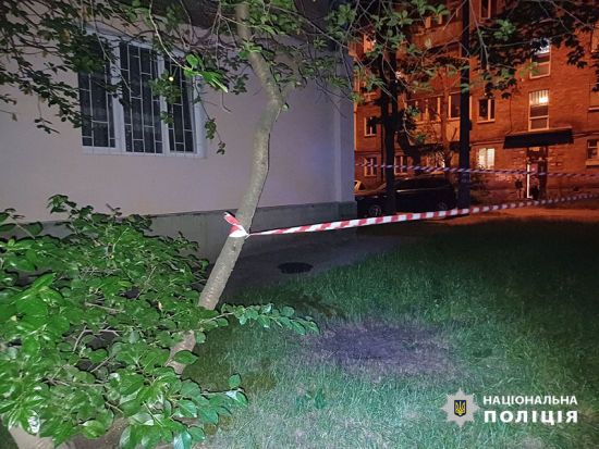 У Києві чоловік намагався вбити рідного брата, кинувши гранату у вікно його квартири: деталі від поліції (фото)