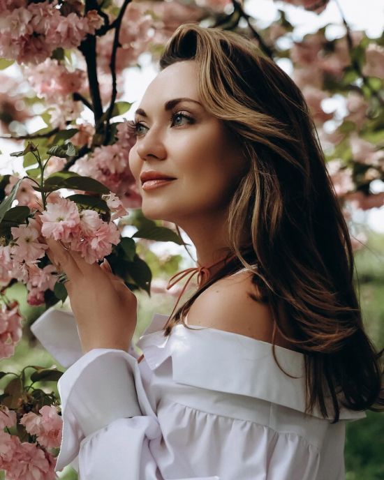 Відома українська акторка чесно зізналася, що зруйнувало її 8-річний шлюб з нардепом: "Не люблю себе"