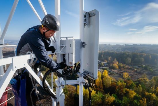 Абоненти "Київстару" масово повідомляють про проблеми зі зв'язком: що відповіли в компанії
