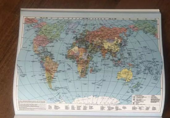 "Російська не заборонена": у ліцеї на Вінниччині спалахнув скандал через мапу, надруковану мовою ворога