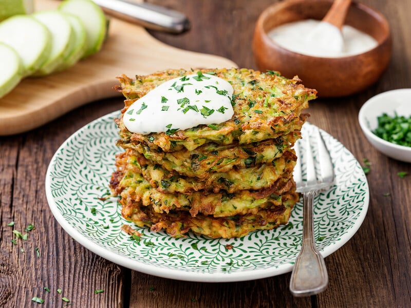 "Незвичайна текстура і хрустка скоринка". Як приготувати оладки з кабачків