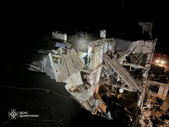 Удар по готелю на Донеччині: рятувальники дістали двох загиблих (фото)