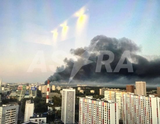 У Москві спалахнула масштабна пожежа: що горить (фото, відео)