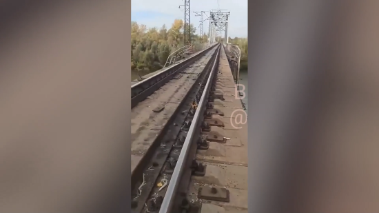 У Самарській області Росії підірвали залізничний міст: момент вибуху потрапив на відео