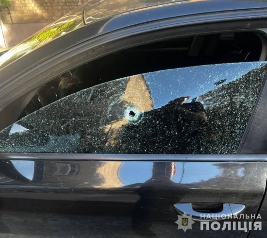 Стрілянина у Кривому Розі: невідомі відкрили вогонь по цивільній автівці, двоє поранених 