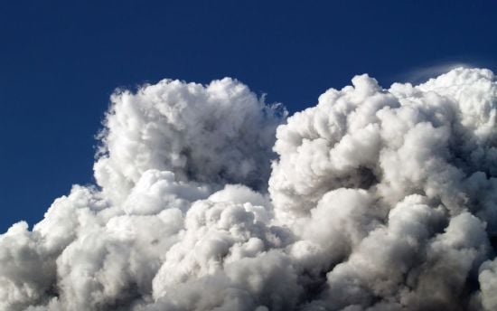 Росія атакує Харків: горять приватні будинки та супермаркет