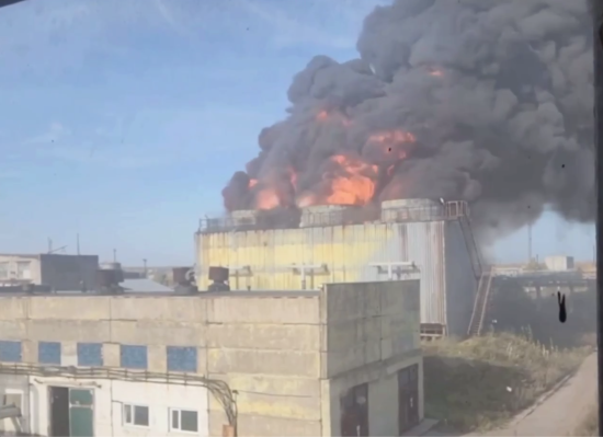 У російській Пермі загорівся хімічний завод (відео)
