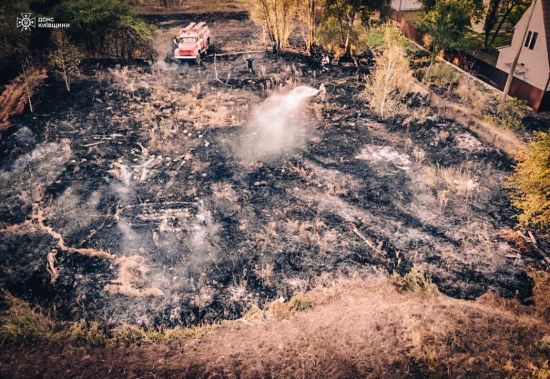 Зачиняйте вікна та не перебувайте довго надворі: під Чорнобилем горить лісова підстилка