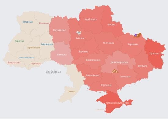 В українському повітряному просторі рухаються безпілотники: названо напрямок руху