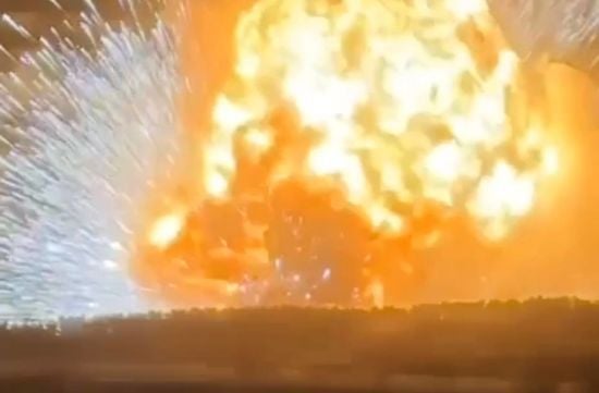 Яскрава детонація: безпілотники атакували склад боєприпасів у Краснодарському краї РФ (відео)