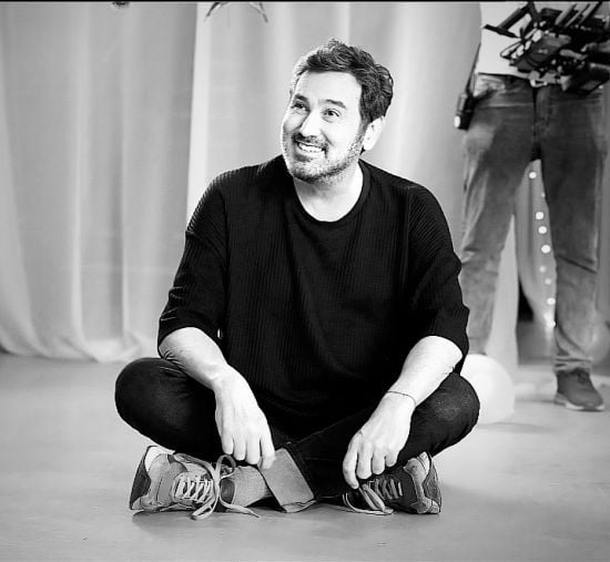 Відомий турецький співак знепритомнів просто під час концерту і раптово помер