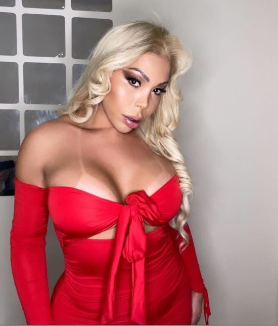 Трансгендерку покликали заміж 1500 чоловіків після її розлучення з собою – фото