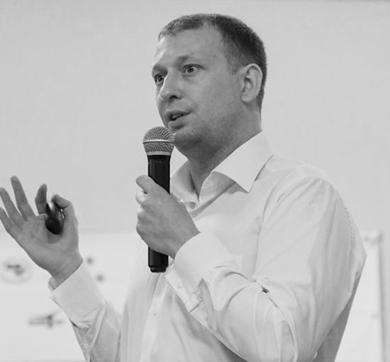 "На жаль, абонент, якому ви телефонуєте, поза зоною досяжності", або Зв’язківці знову б’ють на сполох