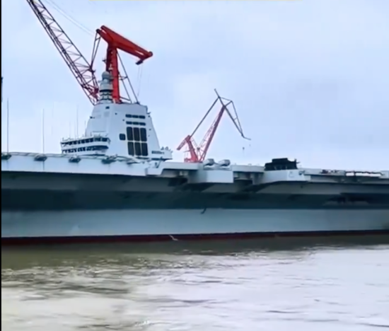 Вперше в історії: Китай вивів у море всі свої авіаносці