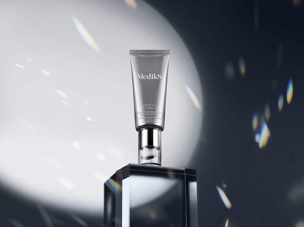 Новинка від MEDIK8: потужна нічна сироватка для омолодження шкіри обличчя CRYSTAL RETINAL 24