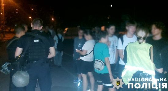 У Києві на футбольному майданчику вибухнула граната: там були діти (відео)