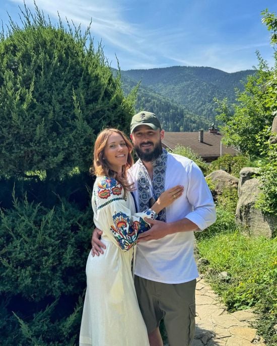 Наталка Денисенко з чоловіком-воїном показалися на лінійці сина-першокласника: "Не можу повірити"