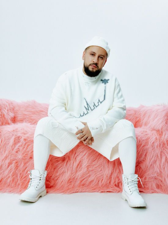 Хіт MONATIK неочікувано заграв на залізничних вокзалах Києва та Одеси – подробиці