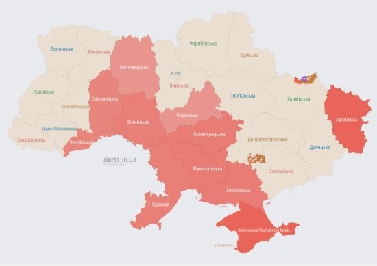 Україною кружляють ворожі дрони: озвучено напрямок руху