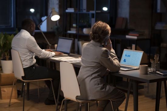 У перехожих відвисли щелепи: колег заскочили за сексом перед вікном офісу