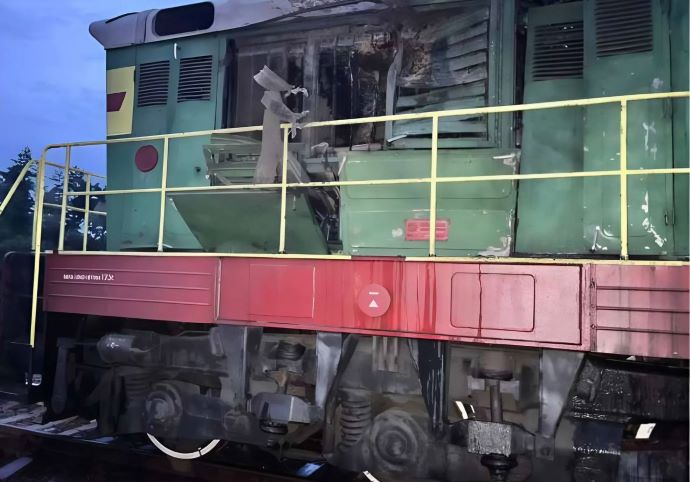 Росіяни обстріляли інфраструктуру та рухомий склад "Укрзалізниці"