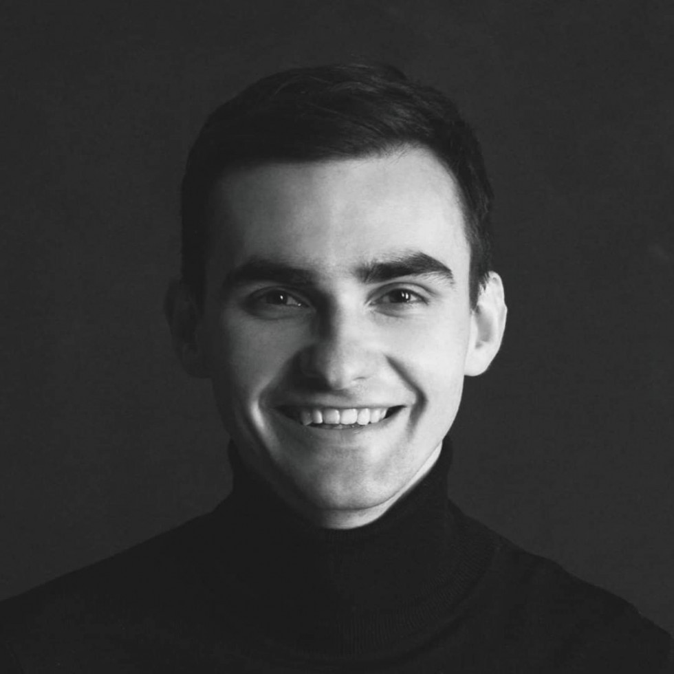 Чоловік говорить: режисер та сценарист Павло Остріков Чоловік говорить: режисер та сценарист Павло Остріков