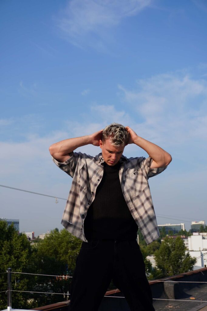 OLEYNIK презентує нову пісню: світ емоцій та переживань у пісні “Лате” OLEYNIK презентує нову пісню: світ емоцій та переживань у пісні “Лате”