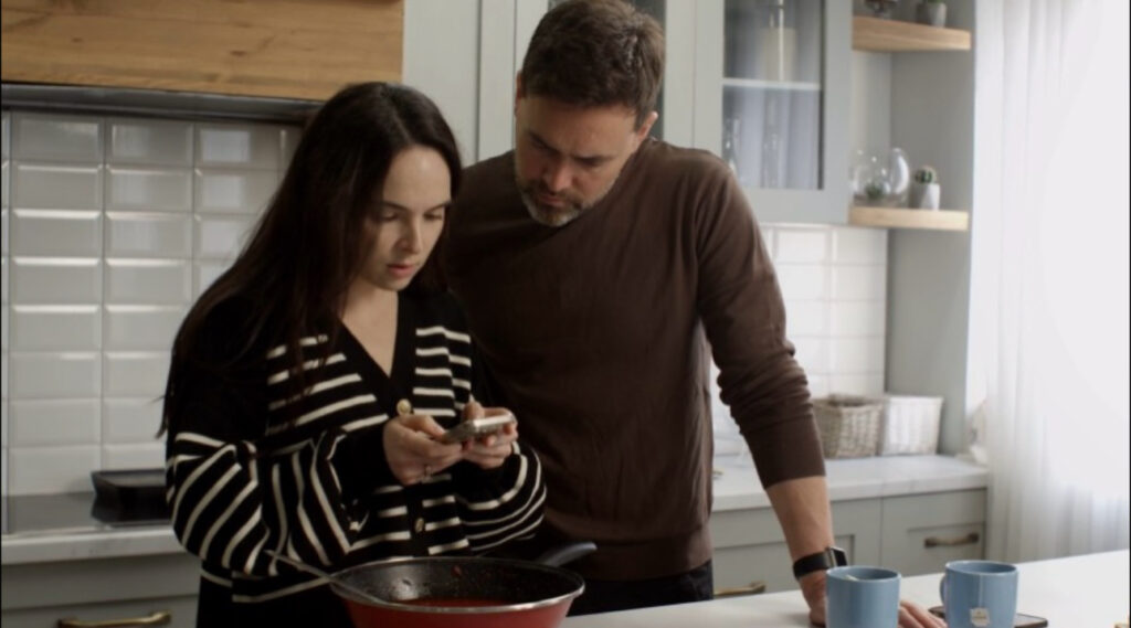 Діпфейки, боти, російська музика та навіть компʼютерні ігри: в Україні створили мінісеріал, що протидіє дезінформації Діпфейки, боти, російська музика та навіть компʼютерні ігри: в Україні створили мінісеріал, що протидіє дезінформації