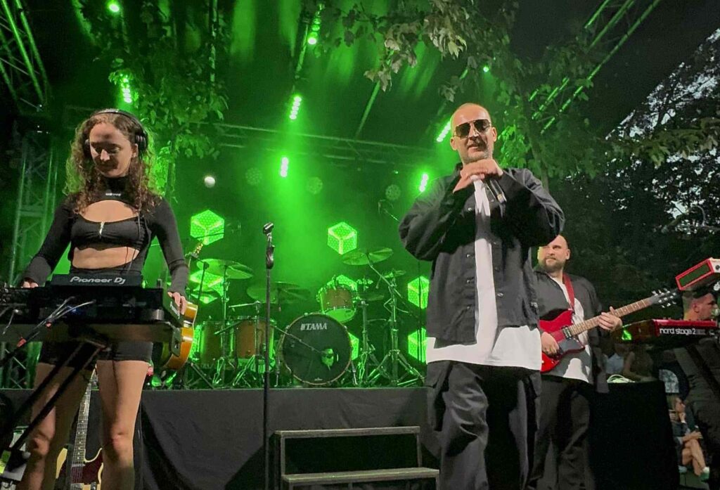 Вчора в Київських Куренях пройшов концерт Foley та гурту Друга Ріка Вчора в Київських Куренях пройшов концерт Foley та гурту Друга Ріка