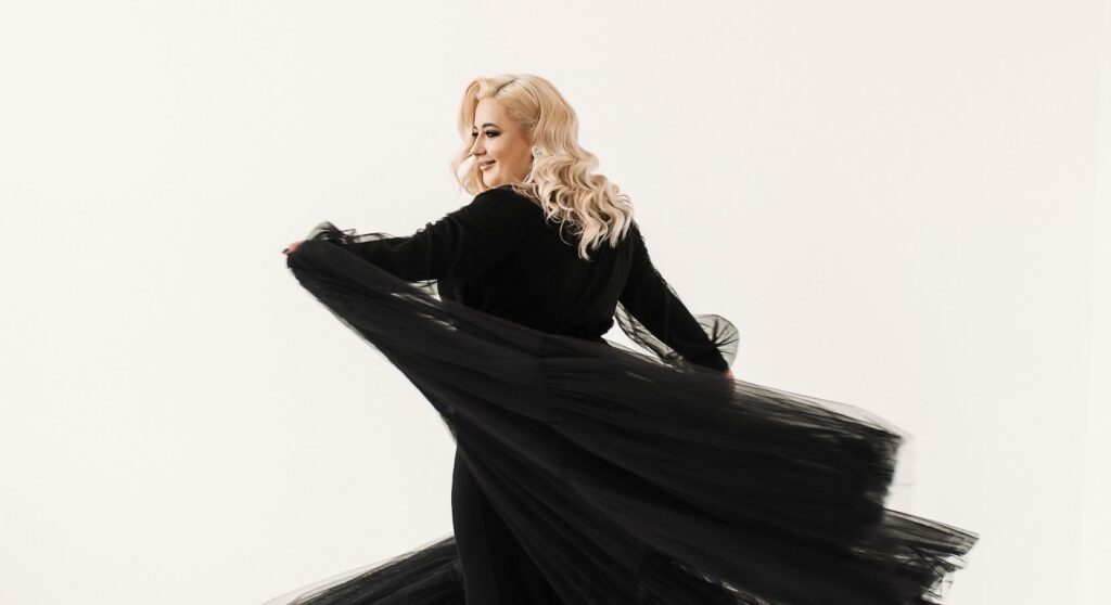 Тепла та ніжна: премʼєра пісні «Подруга» від української співачки та блогерки ALESIA M