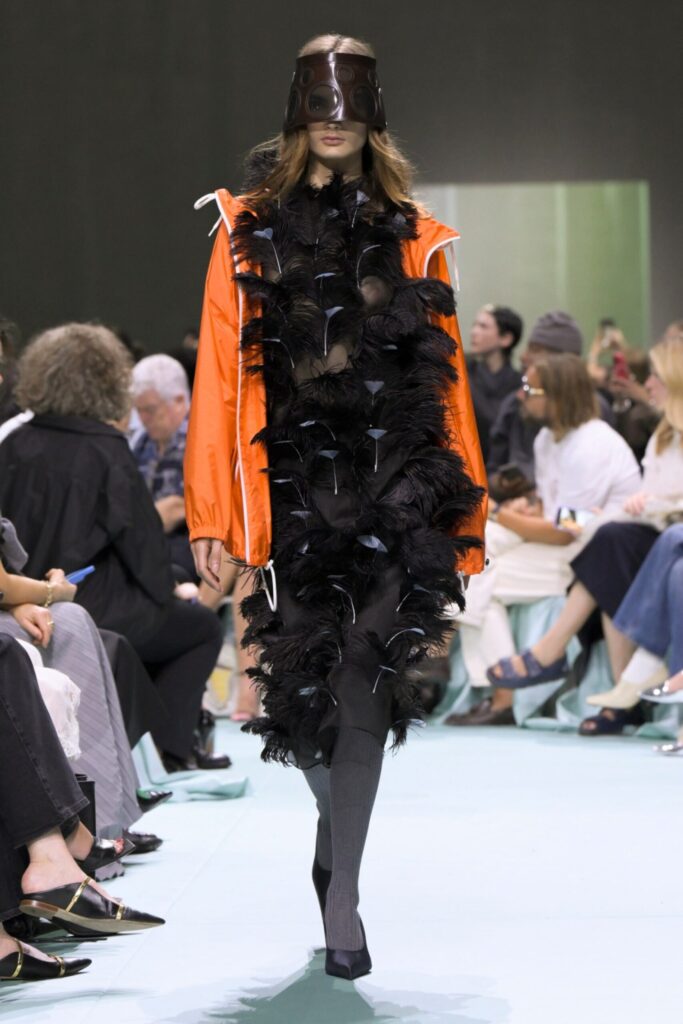 Відродження знакового взуття та сміливі експерименти: колекція Prada весна-літо 2025