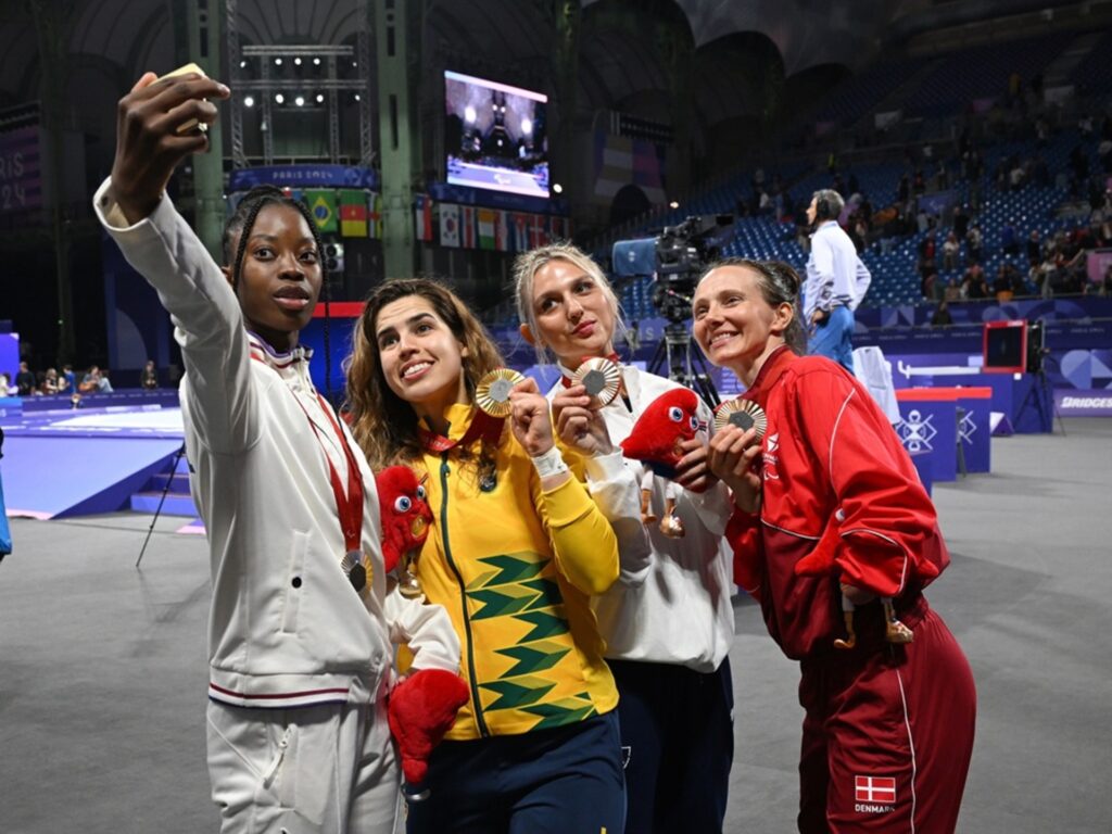 Паралімпійці показали переможні селфі, зроблені на Galaxy Flip6 Olympic Edition Паралімпійці показали переможні селфі, зроблені на Galaxy Flip6 Olympic Edition